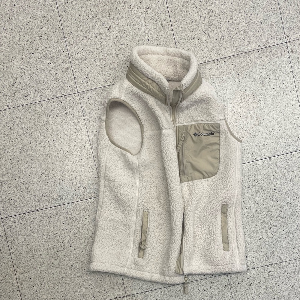 Small woman’s Columbia Sherpa vest